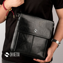 Load image into Gallery viewer, GERO plain black leather men sling bag